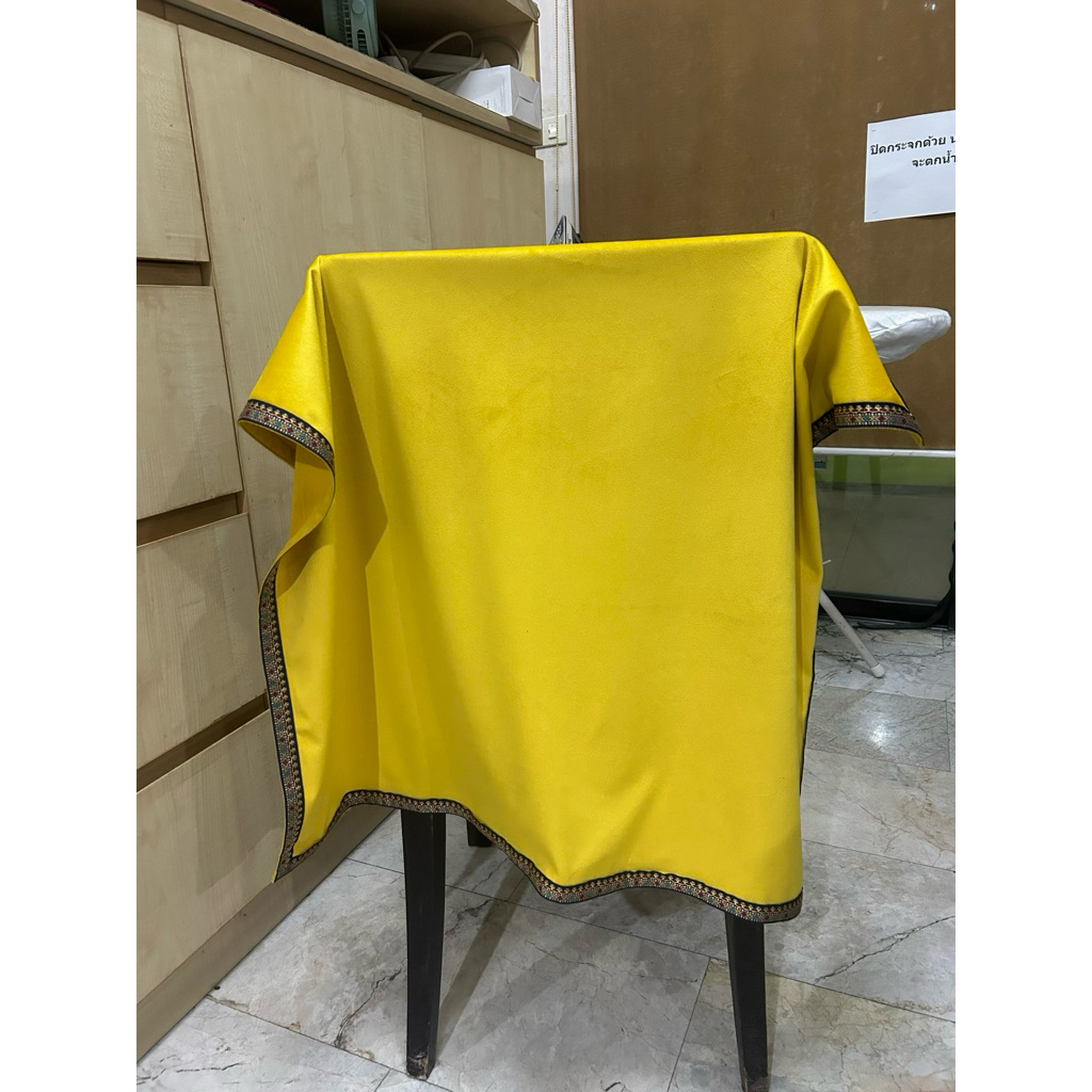 งานเซล ผ้าปูวางไพ่ ตำหนิงานเย็บไม่มีผลต่อการใช้งารกำมะหยี่ดำ 70x70cm
