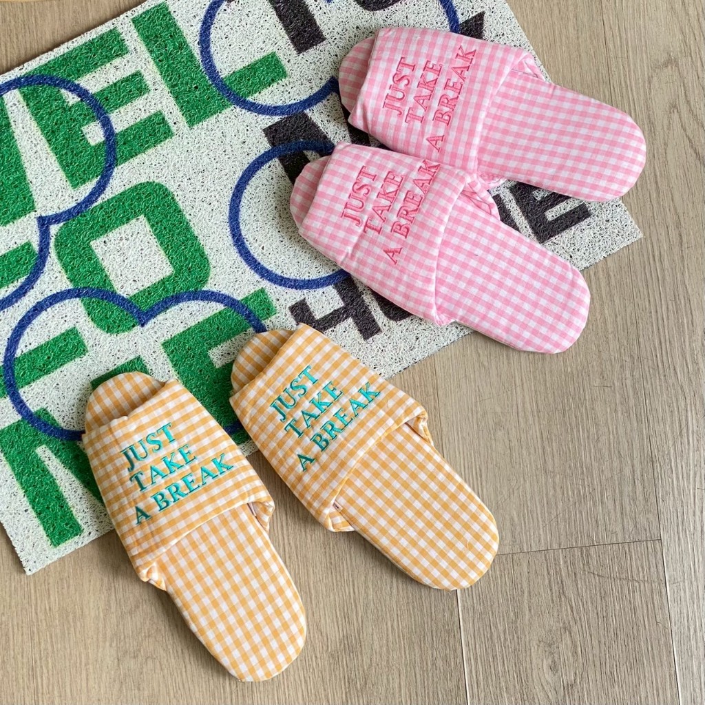 พร้อมส่ง ⛅️ Slipper Just Take a Break & Slipper Made My Day สุดชิค สุดมินิมอลใส่สบาย ในวันชิลล์ๆ  Twinnies Decor
