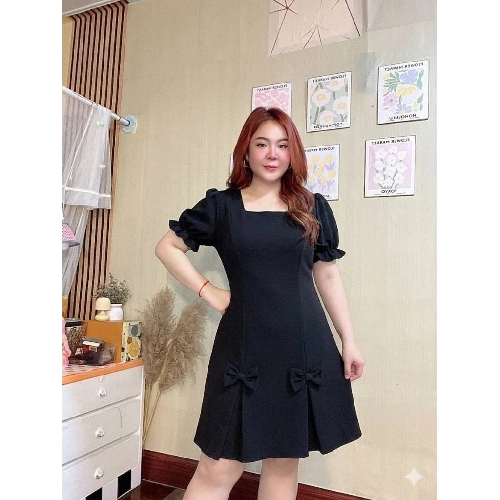 New ชุดเดรสสาวอวบ ผ้าวูลเวฟ คอเหลี่ยม แขนตุ๊กตา ชายกระโปรงจับจีบทวิสติดโบว สม็อคเอวด้านหลังขนาดฟรีไซส์รอบอบอก 40-47 นิ้ว