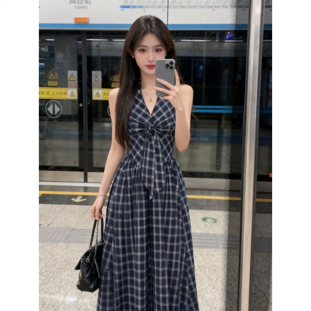 ชุดเดรสยาวผู้หญิงลายสก๊อตสไตล์วินเทจ คอคล้อง เข้ารูปเอว ทรงเพรียว ใส่เที่ยวได้