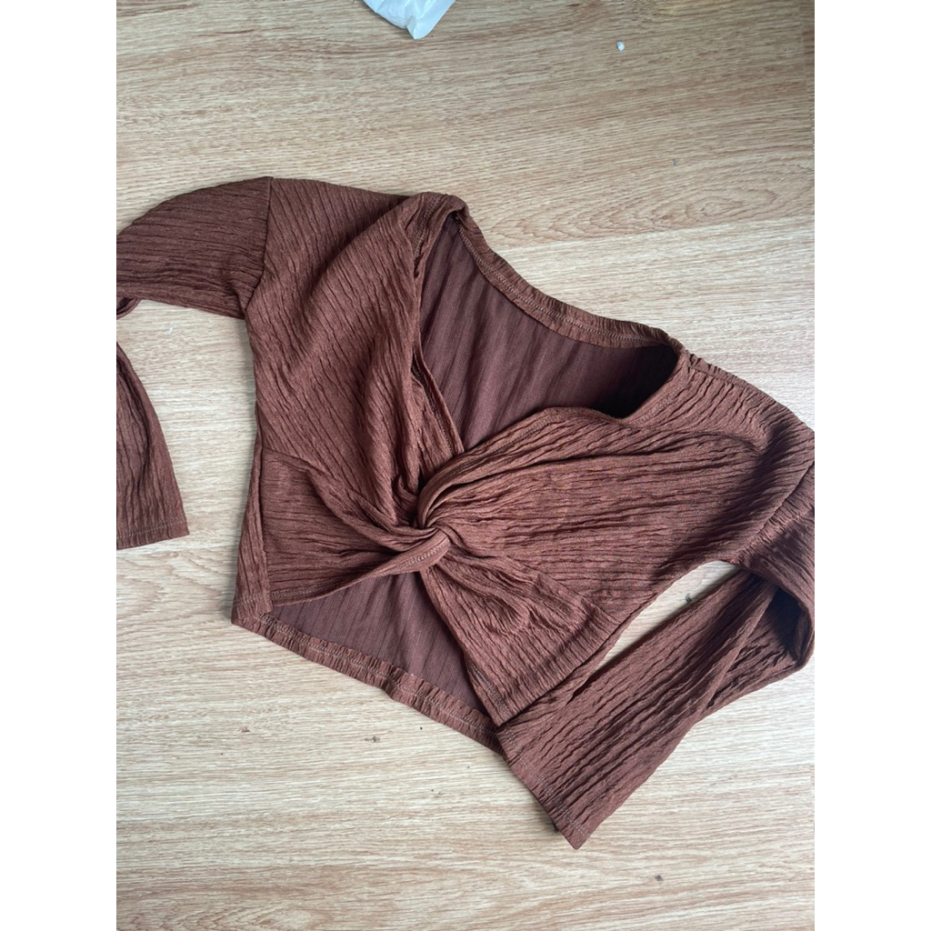 Javawa เสื้อครอปเชิ้ต บิดแขนยาว งานผ้าอัดยับ ไม่ต้องรีด ต้องมีติดตู้ สีสดใส วัยรุ่น 67