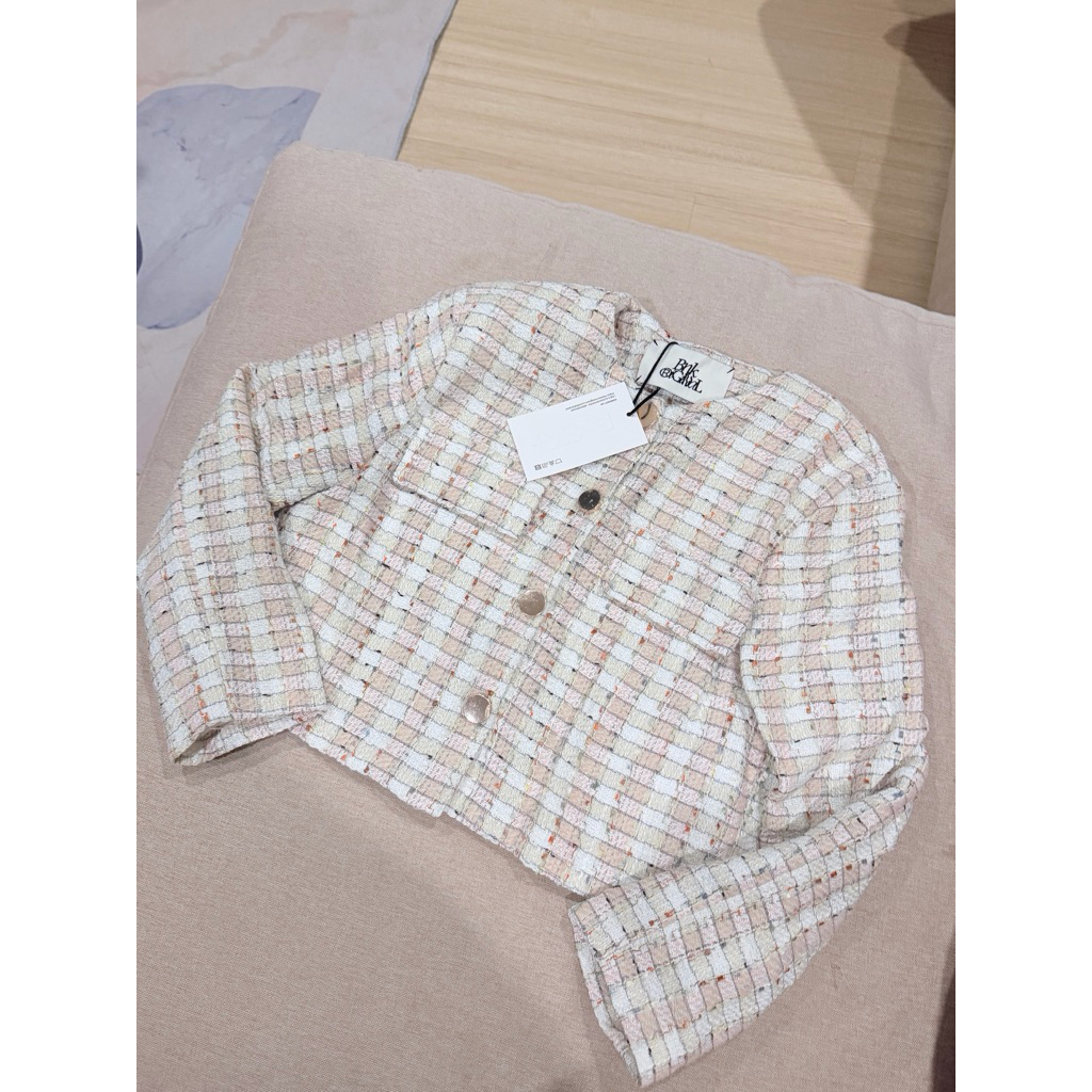 New Etoile BNK Milan Tweed Jacket Black& Fairy ไหมหลายสี Size 2 อกได้ถึง 44 นิ้ว พร้อมส่งจ้าาา🤍🖤✨