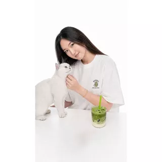 KONEKO เสื้อยืด โอเวอร์ไซส์ ลายแมว Matcha Mode คอตตอน100% Unisex Oversized T-shirt