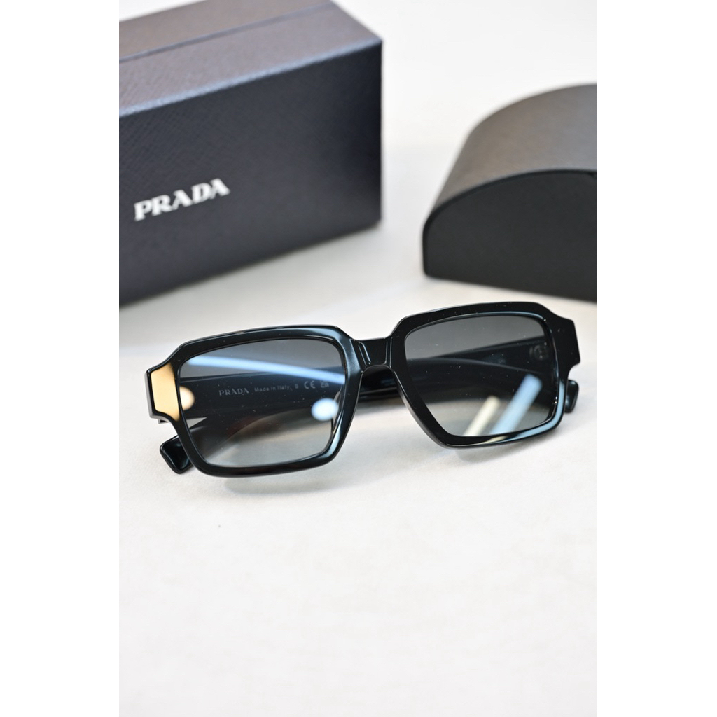 แว่นกันแดด PRADA PR02ZSF 1AB06T