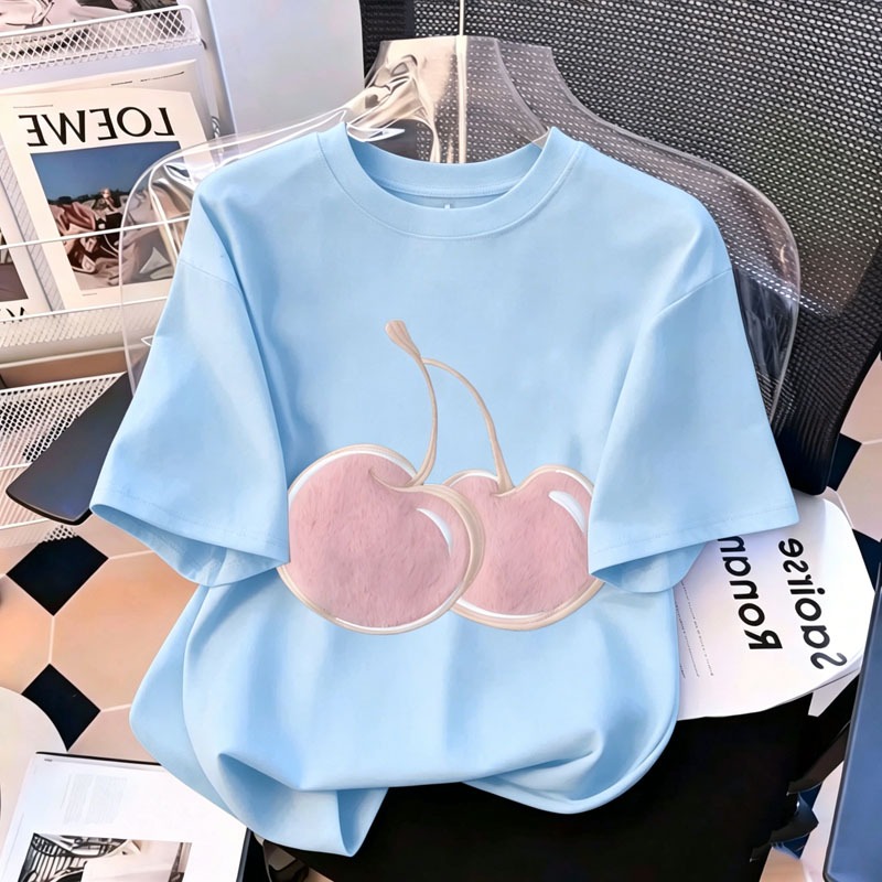 เสื้อยืดผู้หญิง สีฟ้าอ่อน ลายเชอร์รี่สีชมพู ทรงหลวม ใส่สบาย ผ้านิ่ม ดูสดชื่น เก๋ไก๋ เหมาะสำหรับวัยรุ่นและสาวๆ 6.15