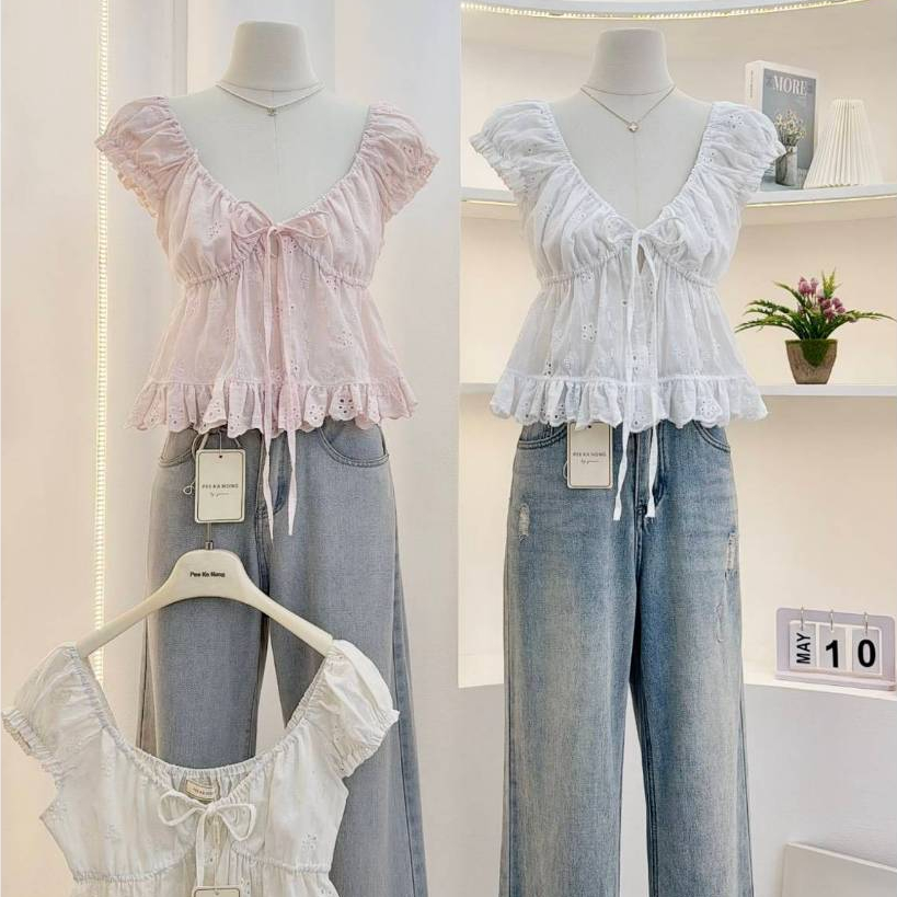 Dolly top : เสื้อครอปแขนดอลลี่ คอวี ผูกโบว์หน้า ผ้าลูกไม้ ชายระบาย KN.Clothes