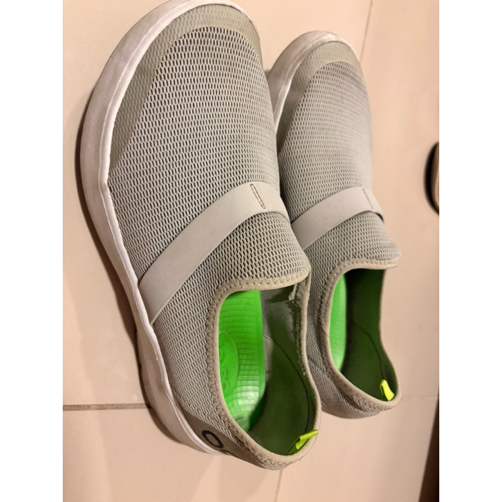 Oofos OOmg eeZee low mesh Size9