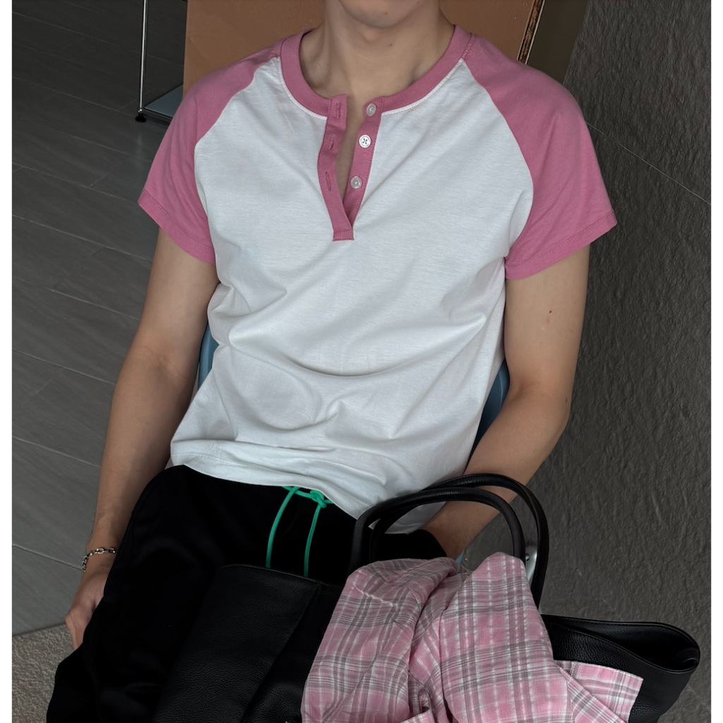 LEELA-HENLEY SHORT T-SHIRT-เสื้อยืดแขนสั้นคอกระดุม