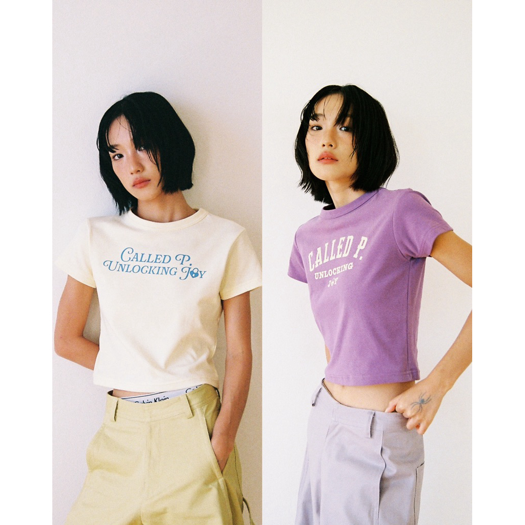 Joy Tee เสื้อยืดทรงสลิมฟิต สกรีนลาย typograhy