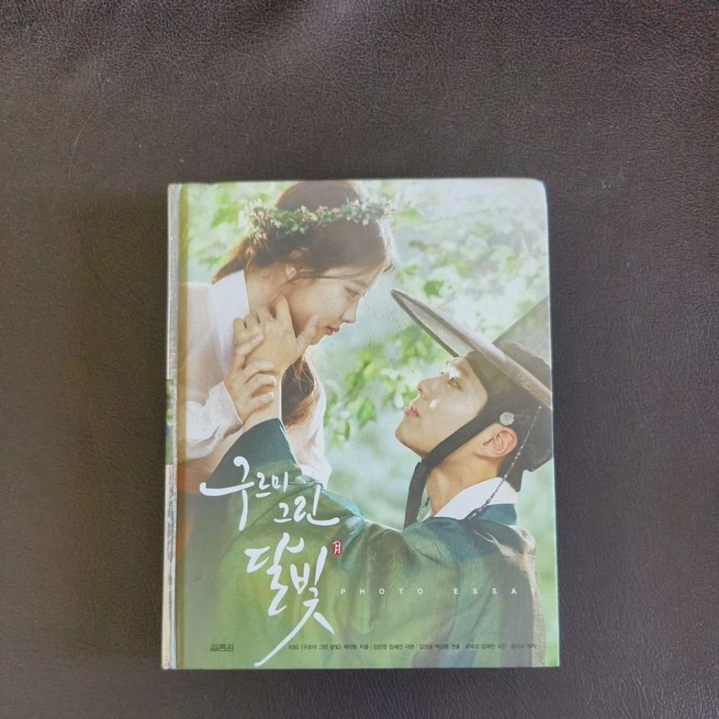 Photo book Love in the moonlight (รักเรา พระจันทร์ เป็น ใจ) Bogum