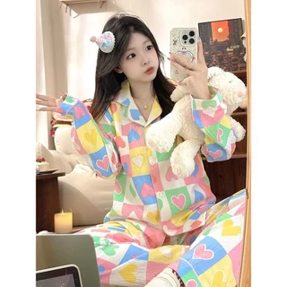 🎀💛 ชุดนอน 2 ชิ้น สีเหลืองลายเฮลโลคิตตี้ ผสานลายจุดสีสัน สไตล์หวานละมุน ประกอบเสื้อแขนยาว+กางเกงขายาว ผ้าคลาวด์คอตต้อนนุ่