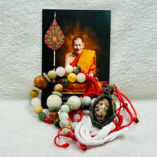 สร้อยข้อมือหิน หินพม่า เบี้ยแก้ ขนาดฟรีไซค์ มี หิน 2 แบบ แบบโทนสีเขียวและโทนหลายสี