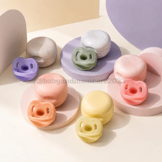 ส่งด่วน!! MOYUUM จุกหลอกซิลิโคนทั้งชิ้น รุ่น Macaron (พร้อมเคส)