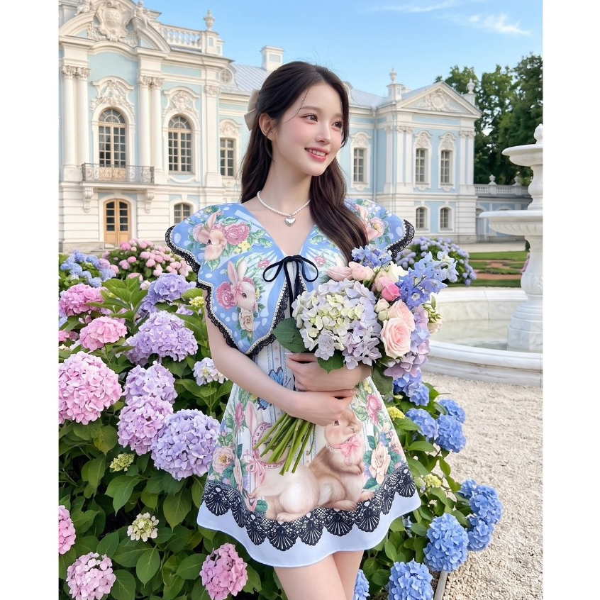 (Limited มี2XL) สีฟ้า Iris Garden Dress เดรสแขนกุดผ้าไหมเกาหลีพิมพ์ลาย + เครปคลุมผีเสื้อโบว์หน้า เดรสซิปหลัง มีซับใน