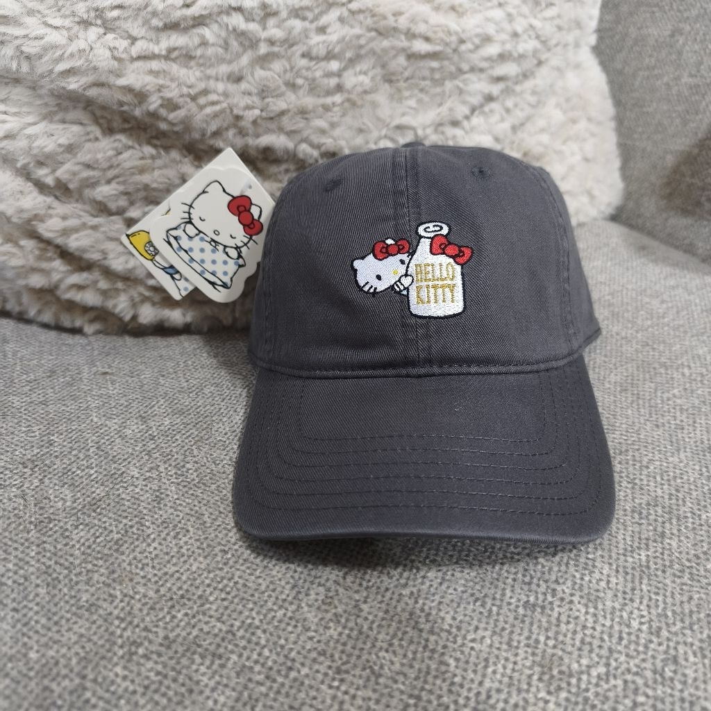 หมวกคิดตี้ Hello Kitty x Miniso สีเทาเข้มเท่ๆ พร้อมส่ง