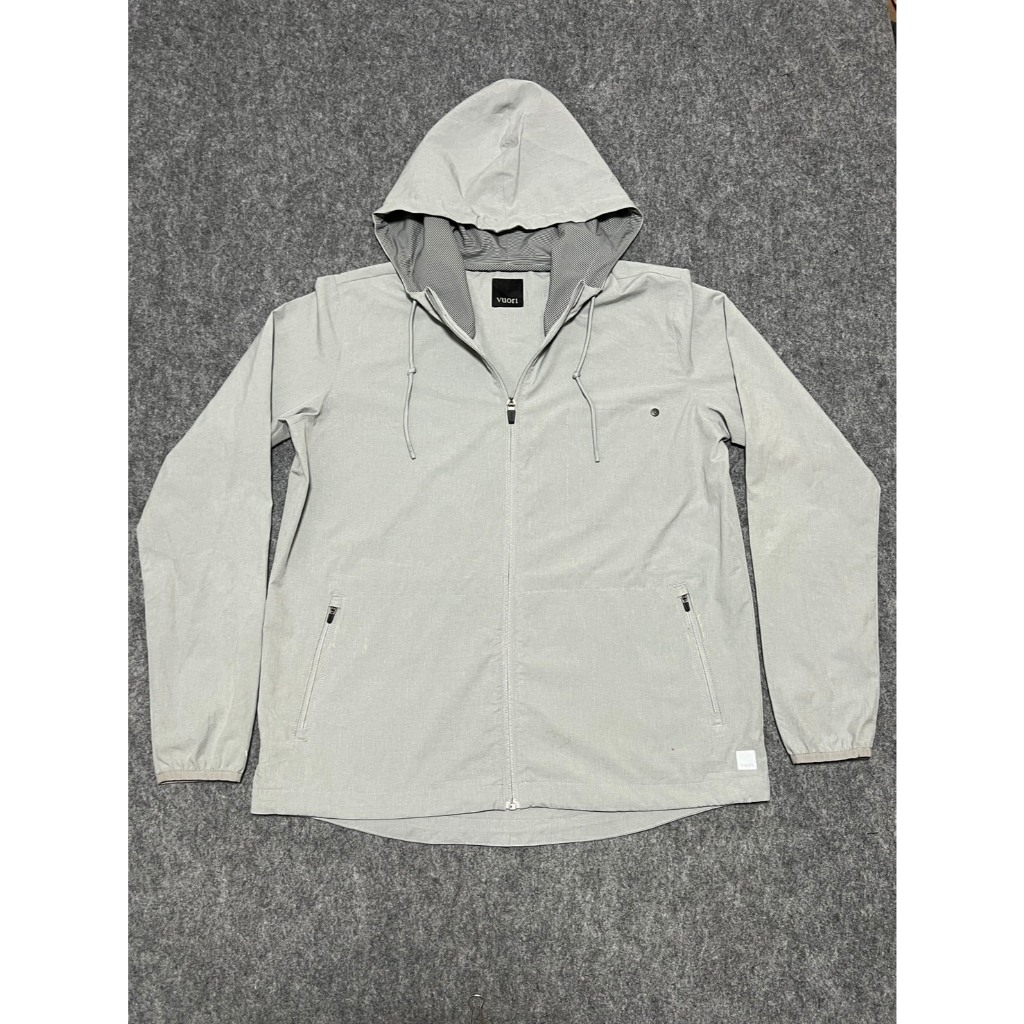 เสื้อแจ็คเก็ตกันลม Vuori สีเทา ไซส์ M 40" งานพรีเมียม ใส่สบาย ของแท้