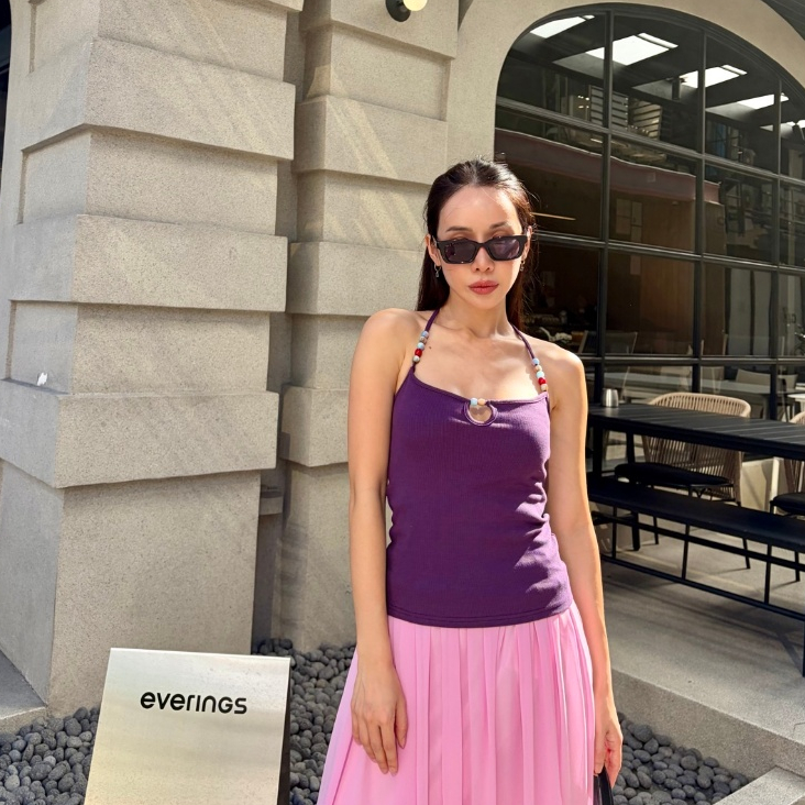 colourblockmatter - Dawn Halter Top เสื้อสายเดี่ยวดีไซน์คัตเอาต์ช่วงอก แต่งสายลูกปัดสีสันเพิ่มความน่ารัก มี 2 สี