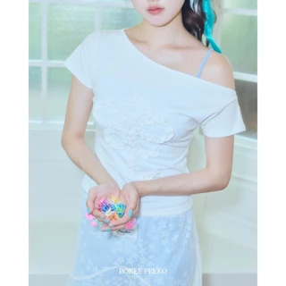 POKEE | ROSETTE เสื้อปาดไหล่ ผ้า cotton (ขาว/ชมพู)