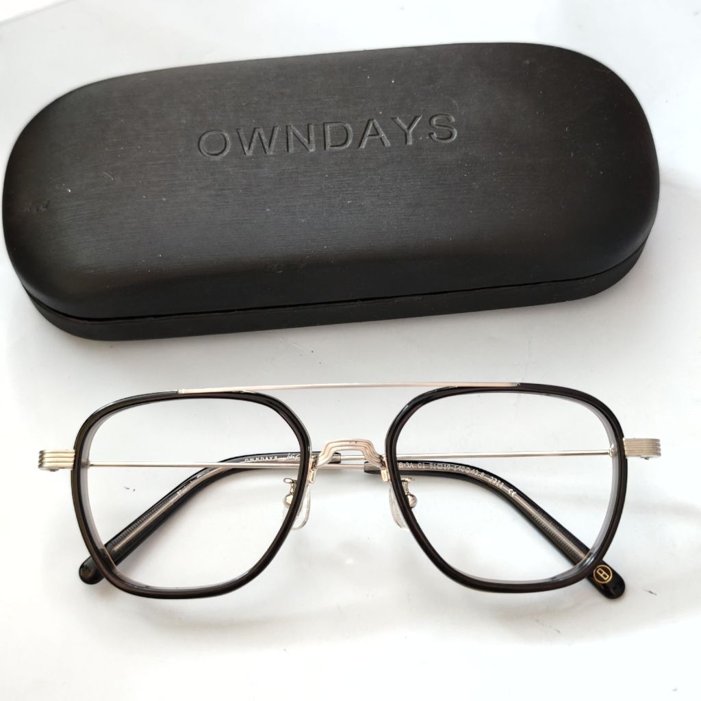 กรอบแว่นตาวินเทจ Owndays พร้อมกล่อง มือสอง สภาพสวย น้ำหนักเบา ใส่สบาย ทรงสวยคลาสสิค