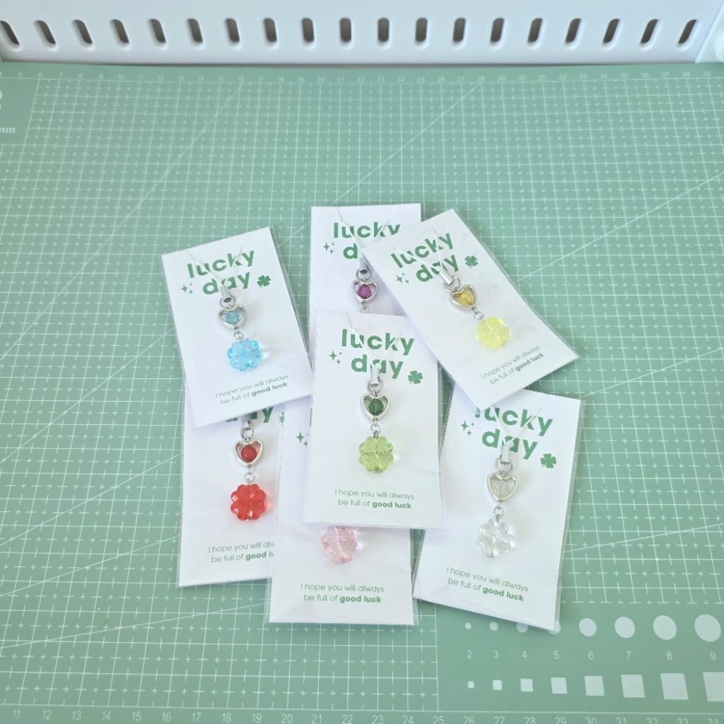 Lucky clover × Heart (H1) พวงกุญแจใบโคลเวอร์ สายคล้องโทรศัพท์ ของปัจฉิม รับทำgiveaways