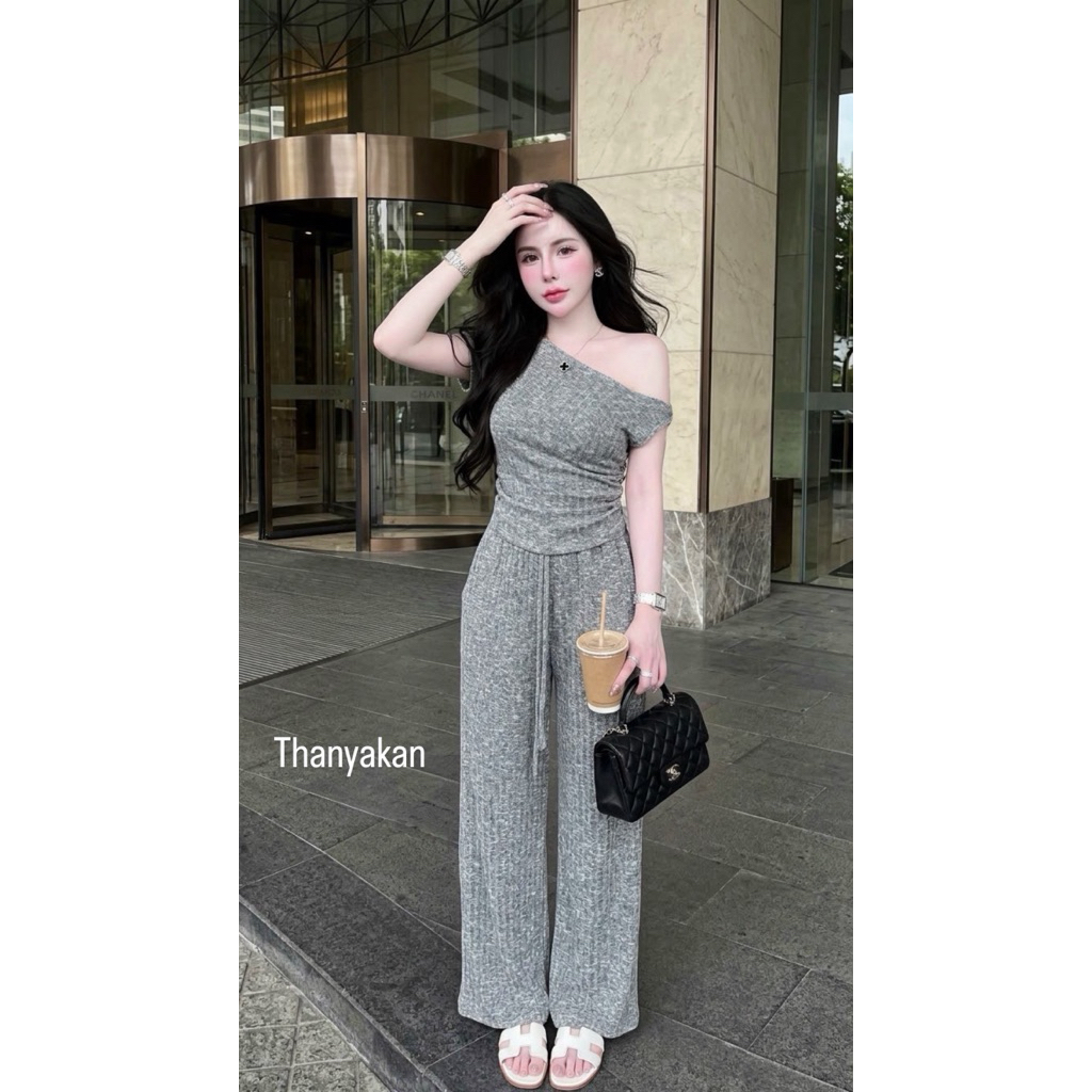 ตัวดังง ปาดไหล่มีความ Sexzy ให้ความ ลัคชู ดีไซน์ที่ถูกต้อง #ผ้าโคตรรรดี ! น้องขายาวมีกระเป๋า
