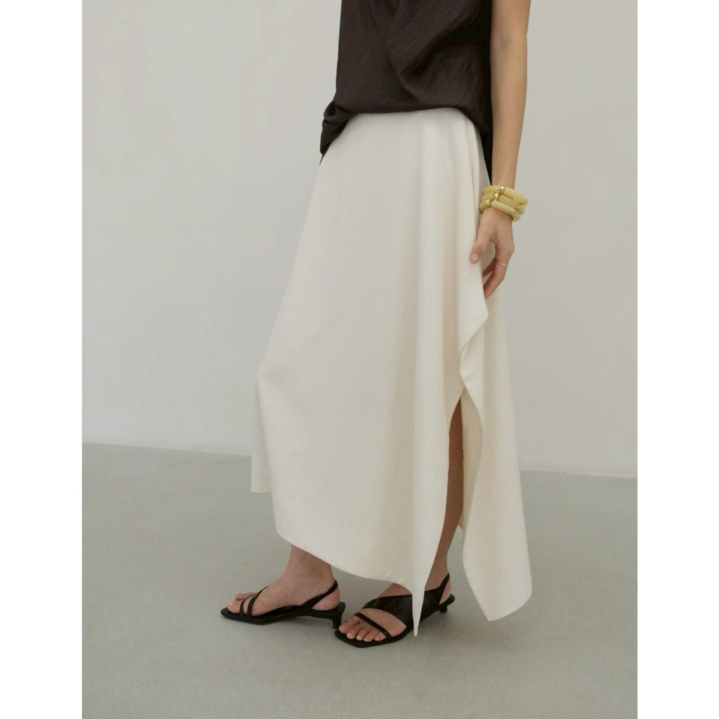 Elinae Aveline Flow Skirt - Ivory S กระโปรงยาวทรงพลิ้วผ่าข้าง