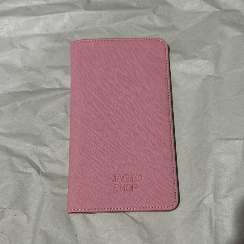 [มือสอง ไม่ผ่านการใช้งาน] BTS MAGIC SHOP ของแท้ MD | กระเป๋าสตางค์การ์ดสีชมพู