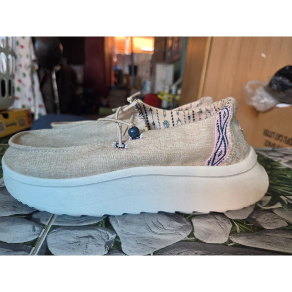 รองเท้า HEY DUDE มือสองสีครีม size 23 cm
