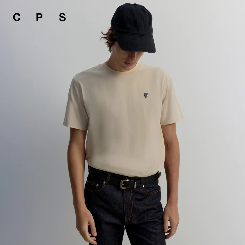 CPS เสื้อยืดคอกลมแต่งปิ๊กโลโก้ ผู้ชาย REGULAR-FIT CREWNECK TEE รุ่น C26WGMA125 (AW26#P1)