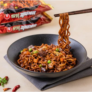 จาปาเก็ตตี้ จาจังเมียน 1 ซอง 140g บะหมี่ซอสดำเกาหลี Chapagetti มาม่าเกาหลี 짜파게티