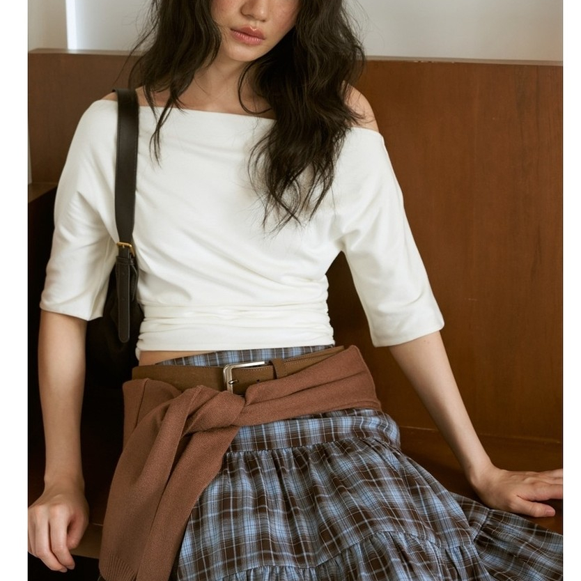 tresmade เสื้อปาดไหล่ Ease Off-Shoulder Top