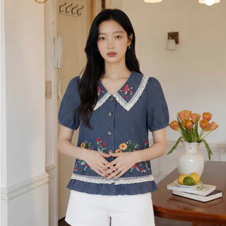 Glucoat | [A732/A810] เสื้อคอปกแขนจั๊มแต่งฉลุ ปักลายดอกไม้สีแดง ชายเสื้อแต่งระบาย กระดุมหน้าใช้งานได้จริง