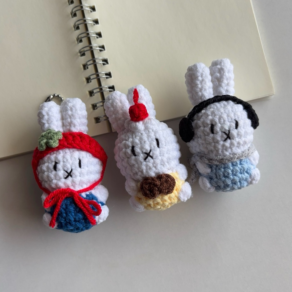 MIFFY KEYCHAIN พวงกุญแจมิฟฟี่ไหมพรม