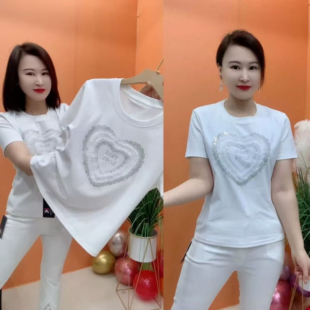 เสื้อยืดแขนสั้นพิมพ์ลายหัวใจสำหรับผู้หญิง สไตล์ลำลองรับซัมเมอร์สุดอินเทรนด์ – เสื้อทรงเข้ารูป สวมใส่สบาย และแมตช์ลุคได้ห