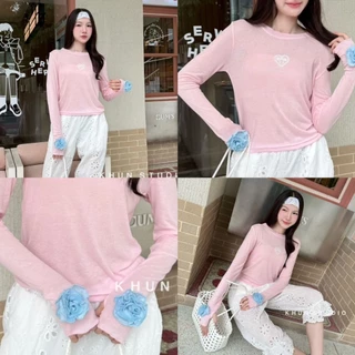 Ella : (ผ้าบาง)เสื้อครอปแขนยาวคอกลม ดีเทลปักใจ แต่งดอกไม้ตรงปลายแขน