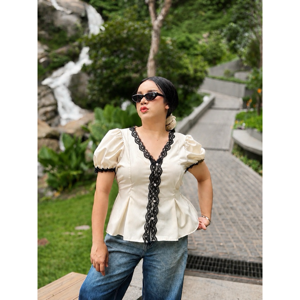 Maharani - Roselyn Lace Peplum เสื้อคอV - อก32-46“ - #T150