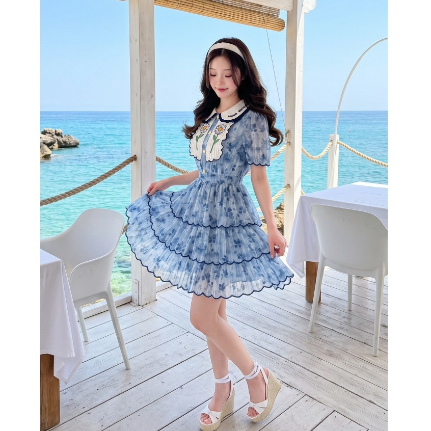 (มี3XL)Maria Diamond สีฟ้า Sea Sky Dress เดรสสั้นผ้าชีฟองพิมพ์ลาย ปกงานปัก กระโปรงเลเยอร์ปักขอบ ซิปหลัง มีซับใน