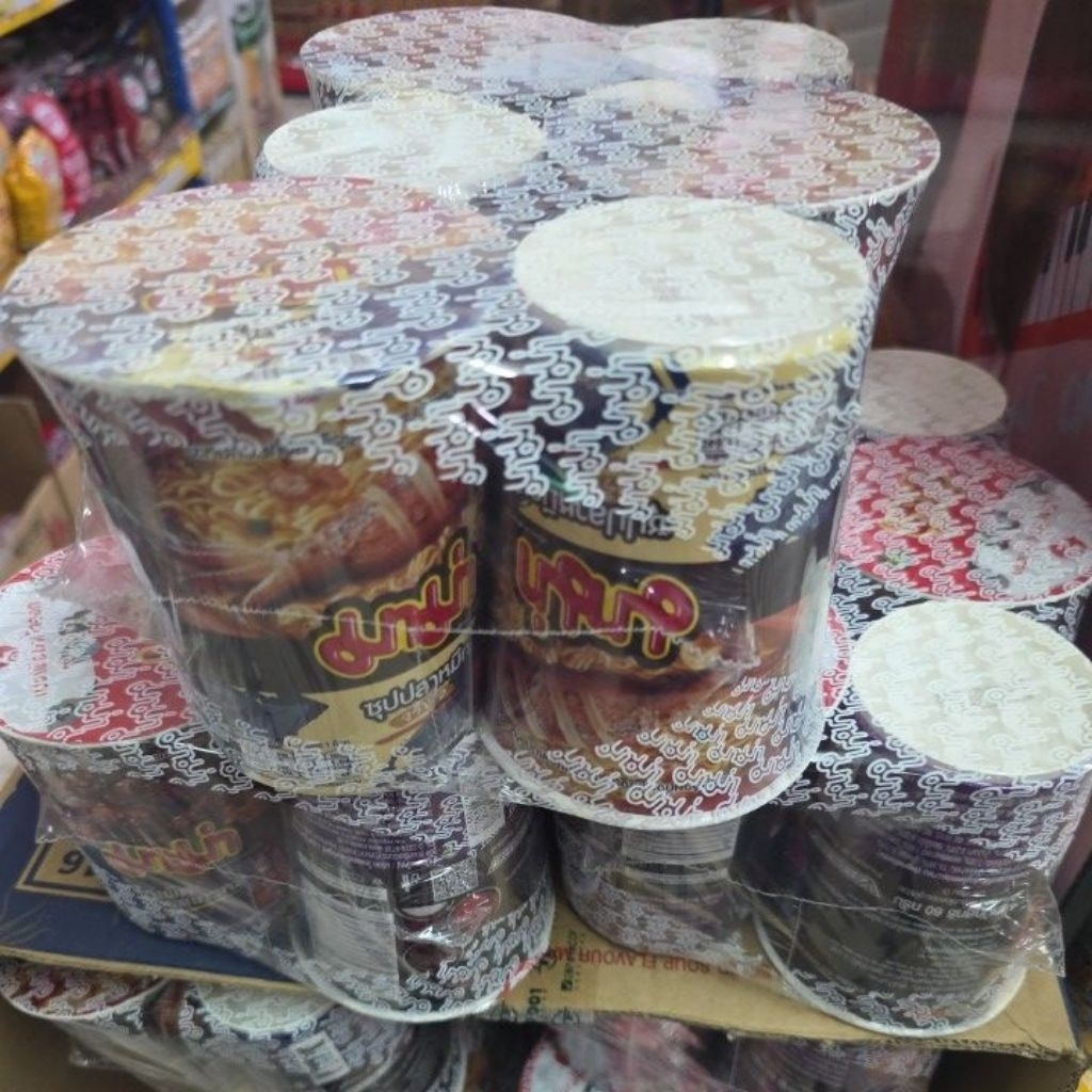 มาม่าซุปปลาหมึกและมาม่าไก่เผ็ดซอสเกาหลีคัพใหญ่ 6 คัพ