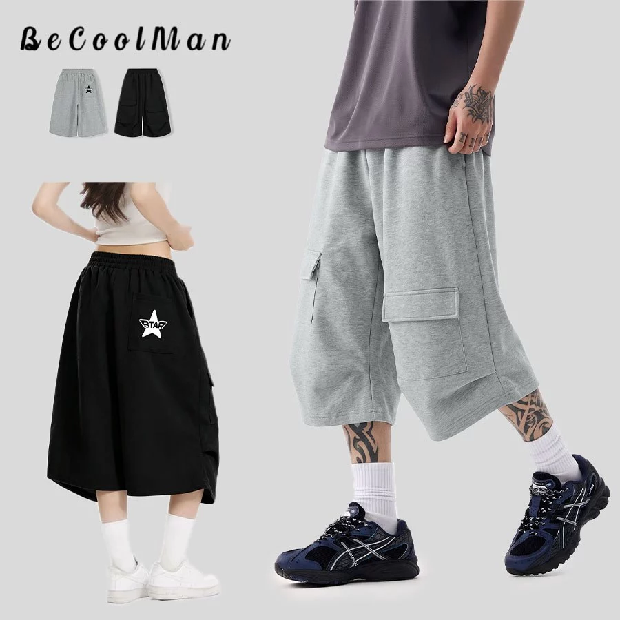 💥BecoolMan💥เรโทรอเมริกัน กางเกงขาสั้นแบบสั้น หลวมสบาย กางเกงลำลอง กระเป๋าหลายช่อง เอวยืดได้ ขากว้าง การออกแบบแบบจีบ