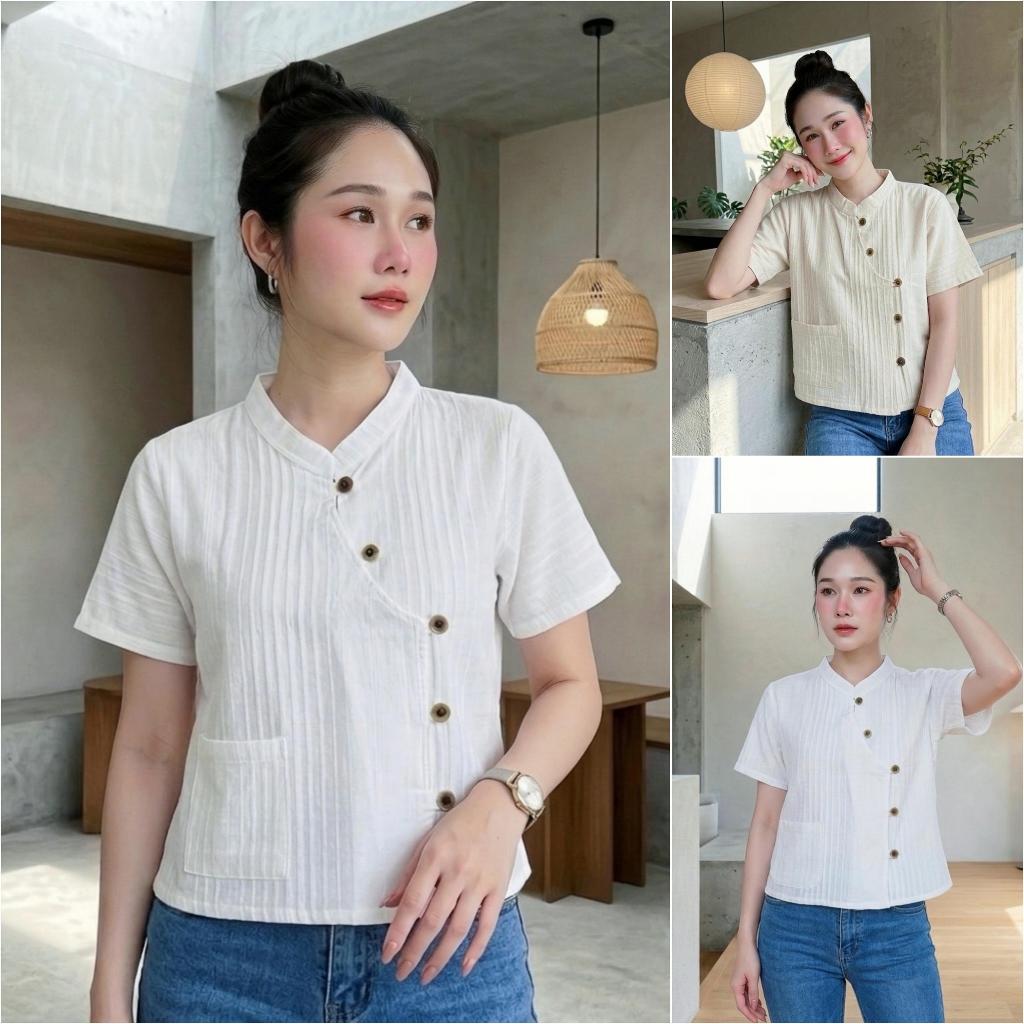 เสื้อผ้าฝ้ายด๊อบบี้ ทรงป้ายแต่งกระดุมเหรียญ เนื้อนุ่มใส่สบาย ตัวผ้าทอลายนูนมีเอกลักษณ์