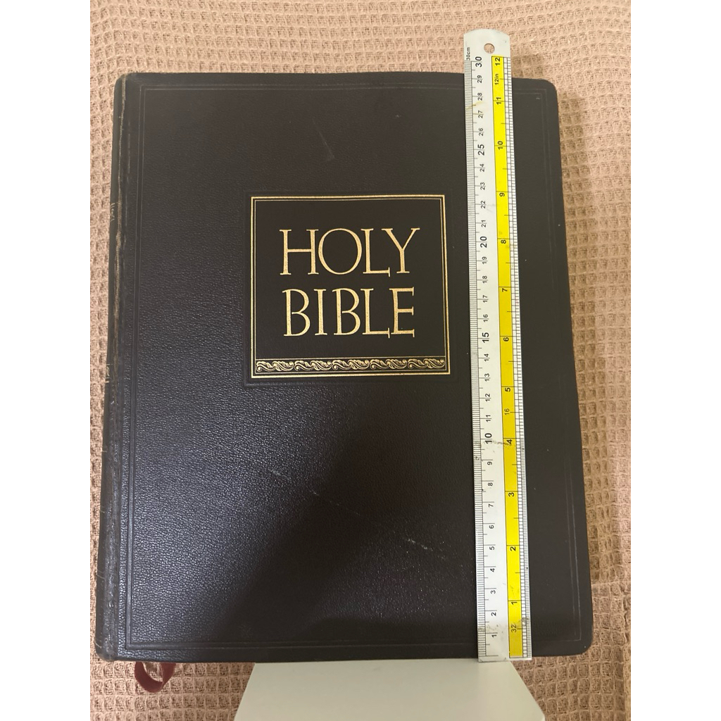 The Devotional Family Bible" ที่จัดพิมพ์โดย Dixie Bibles มือสอง