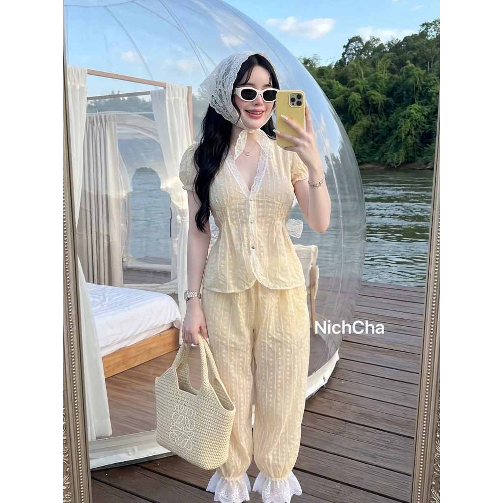น่ารักอีกแล้ววววว ... ลายดอกเล็กๆมมินิมัล ผ้านำเข้า ใส่สบาย ผ้าไม่หนา ทรงสวยเป๊ะ งานกำลังฮิต งานกระแสมากเลยคะ