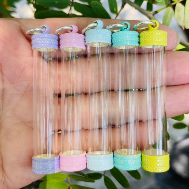 ฝาตะกรุดลายกลึงชุบเงินลงยาสีพาสเทล หัวดิ่ง ขนาด6-16มิล พร้อมหลอดใสอคิลิคยาว3.2เซนติเมตร