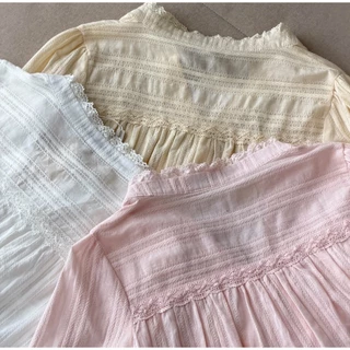 SISSY : เสื้อคอปีนวีแขนยาว (XS-XXL) ผ้าลินินฉลุแต่งลูกไม้ ทรงปล่อยหวานละมุน สวมใส่สบาย ระบายอากาศได้ดี