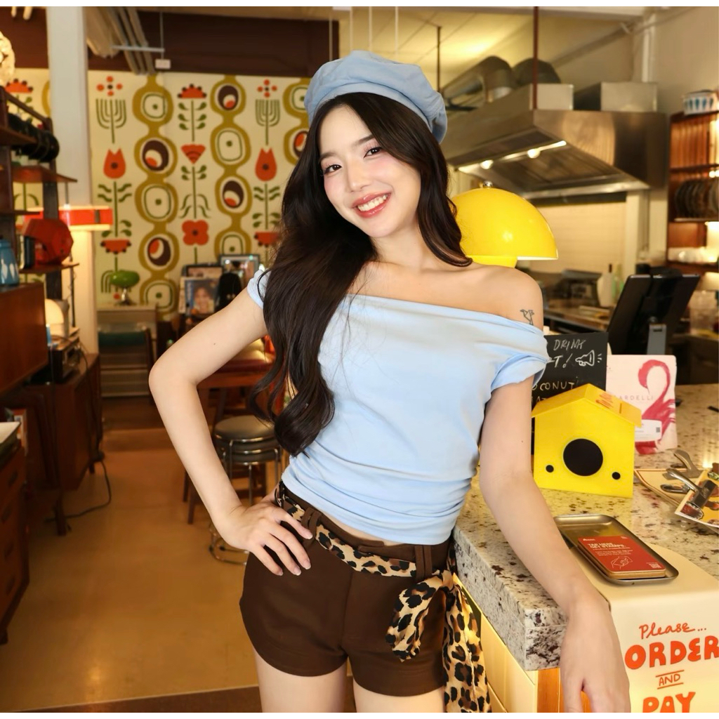 งานป้าย Jarinya เสื้อปาดไหล่ พร้อมส่ง งานมือ1