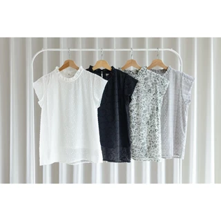 Narinari : MT2758 Ruff Collar Cap Sleeve Blouse