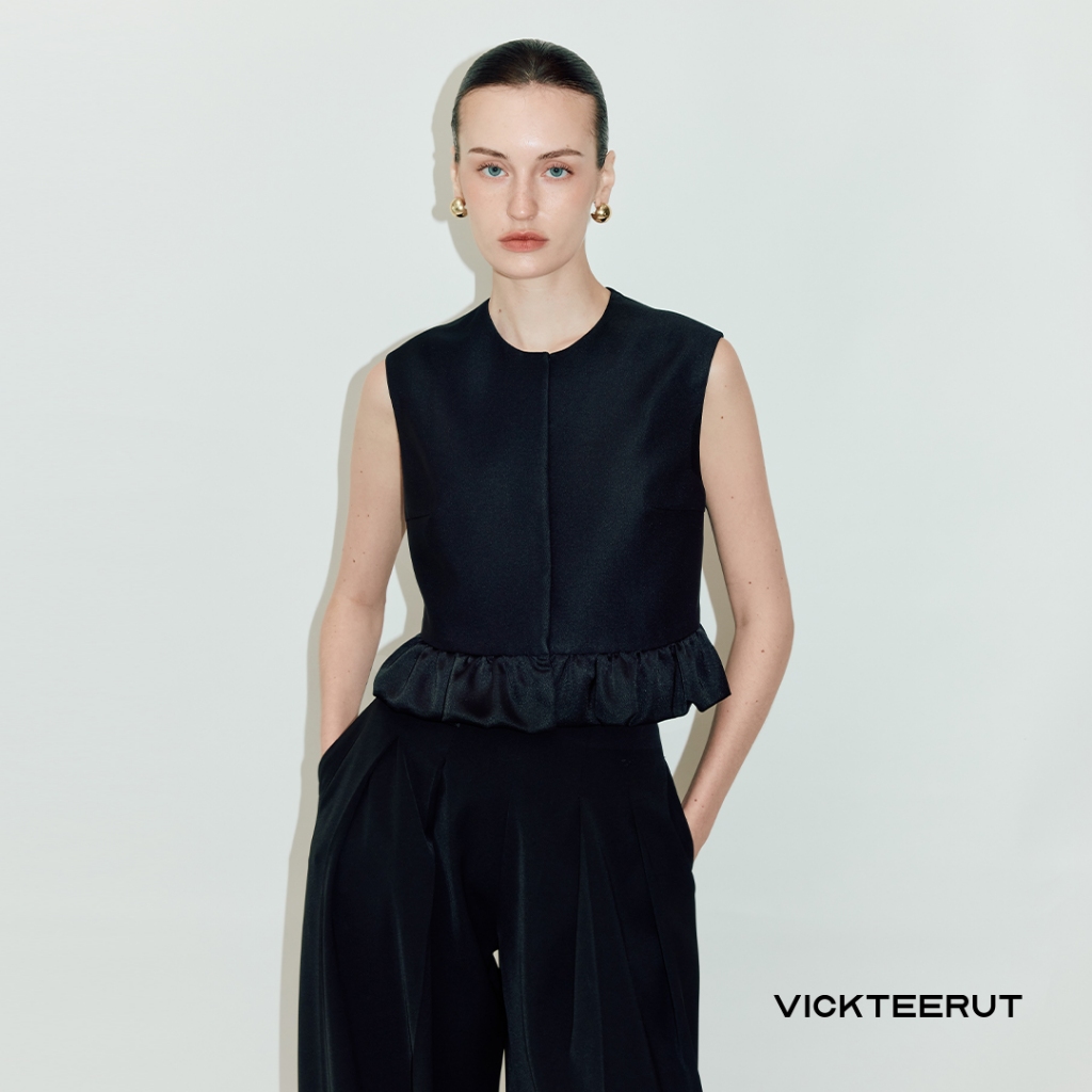 VICKTEERUT Re-Edition Sleeveless Ruffle Blouse เสื้อแขนกุด ตกแต่งระบาย