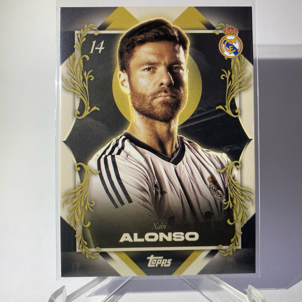 การ์ดนักฟุตบอลสำหรับสะสม XABI ALONSO, REAL MADRID, TOPPS 2025, No.40, (การ์ดหนา)
