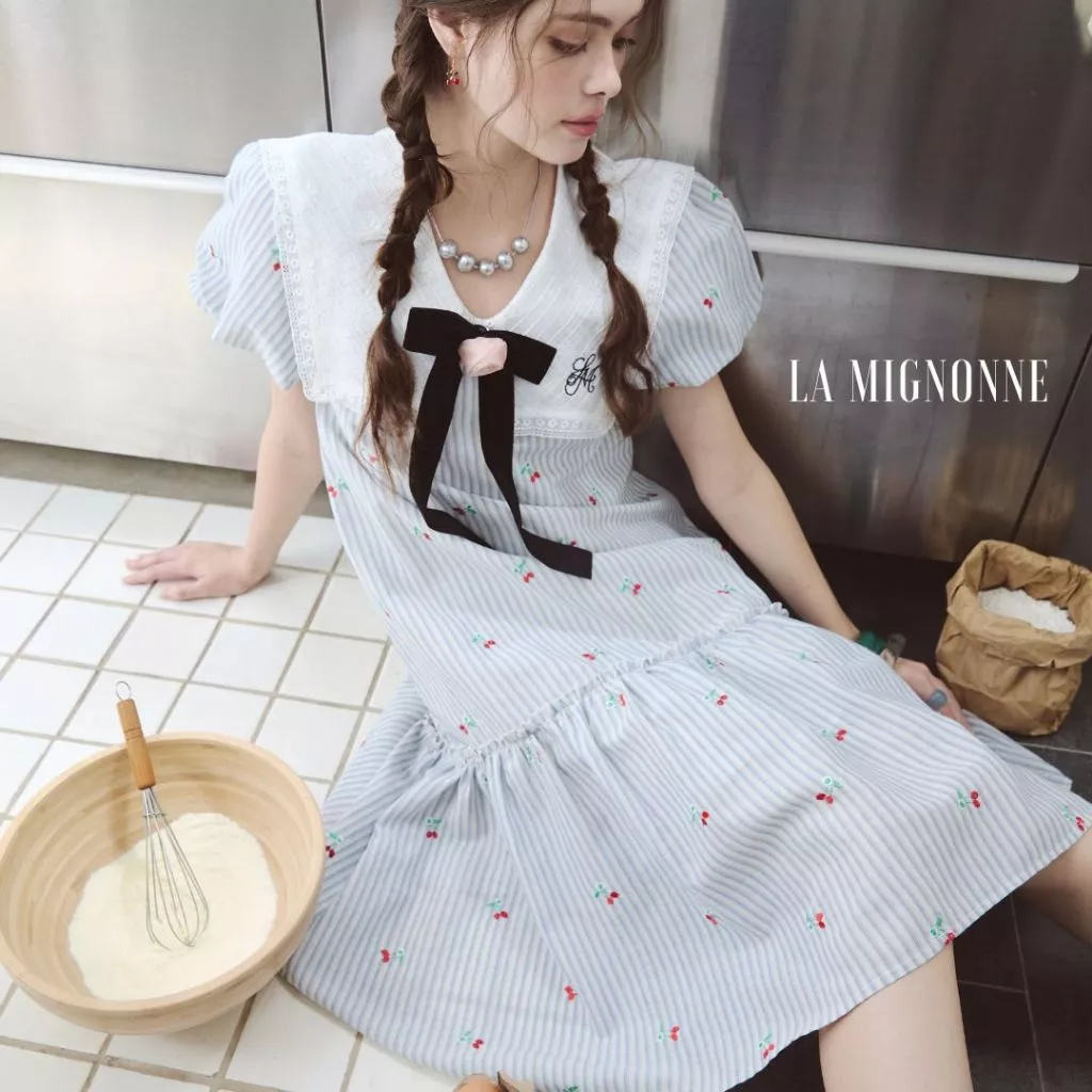 La Mignonne (XS-4XL) Dahlia Dress เดรสใส่ทำงาน งานเดรสซิบหลังคอปก โทนสีฟ้าขับผิวสุดๆ ความน่ารักของชุดนี้ทำงานหนักมาก