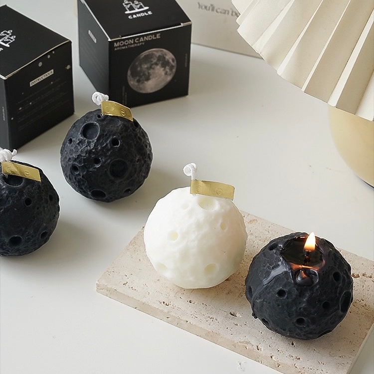 OurHome [พร้อมส่ง] เทียนหอมพระจันทร์ Moon scented candle ของขวัญเล็ก ๆ ที่สร้างสรรค์ ของตกแต่งบ้านแฮนด์เมด ร้านกาแฟ